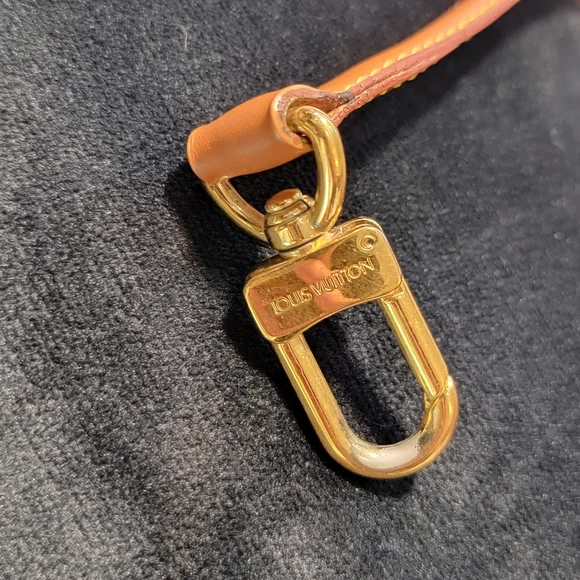 EUC Authentic Louis Vuitton Alma MM Brown Epi w/ extendable Strap - Picture 6 of 16